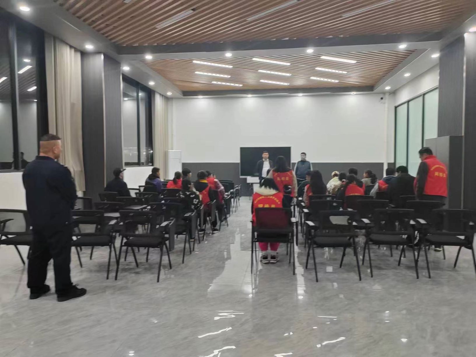 西山镇派出所的同志到我校进行防诈骗工作宣传 丨 开云(中国)